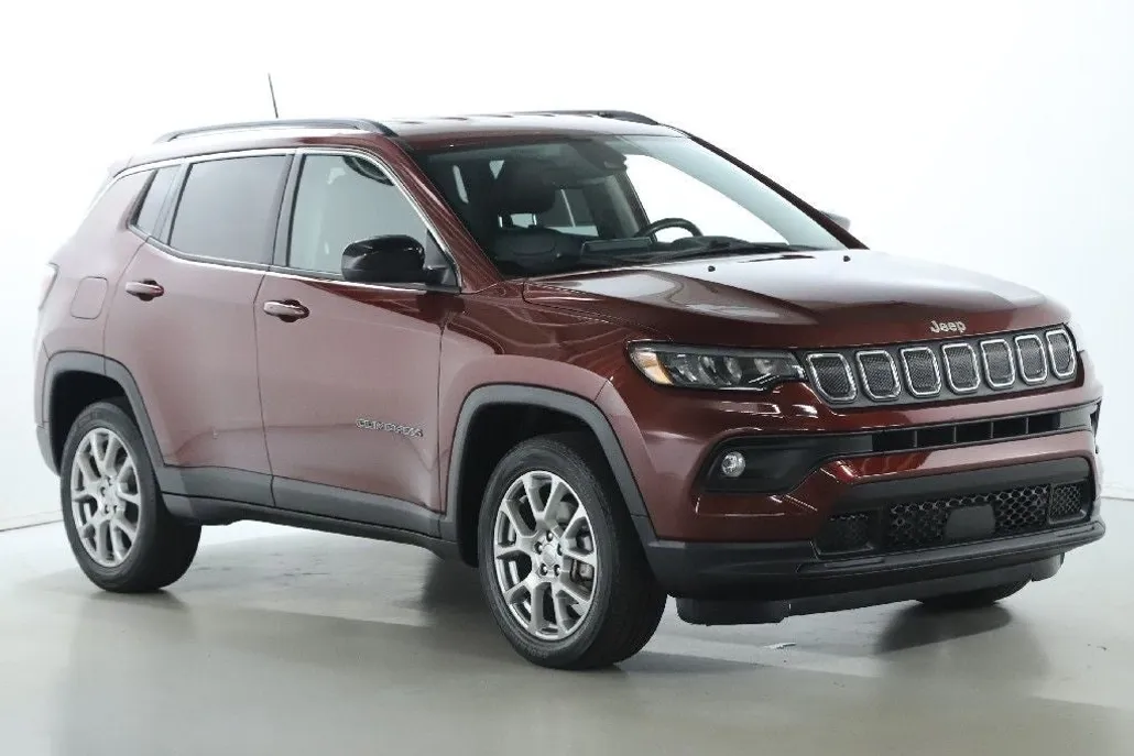 2022 Jeep Compass Latitude Lux photo 1