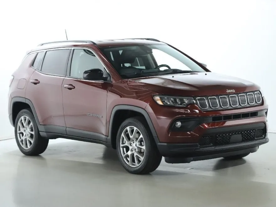 2022 Jeep Compass Latitude Lux photo 1