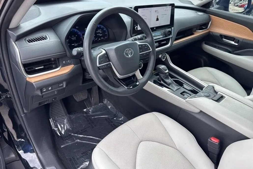 2024 Toyota Grand Highlander Limited photo 1