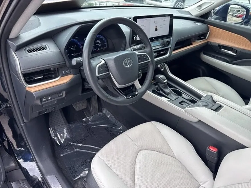 2024 Toyota Grand Highlander Limited photo 1