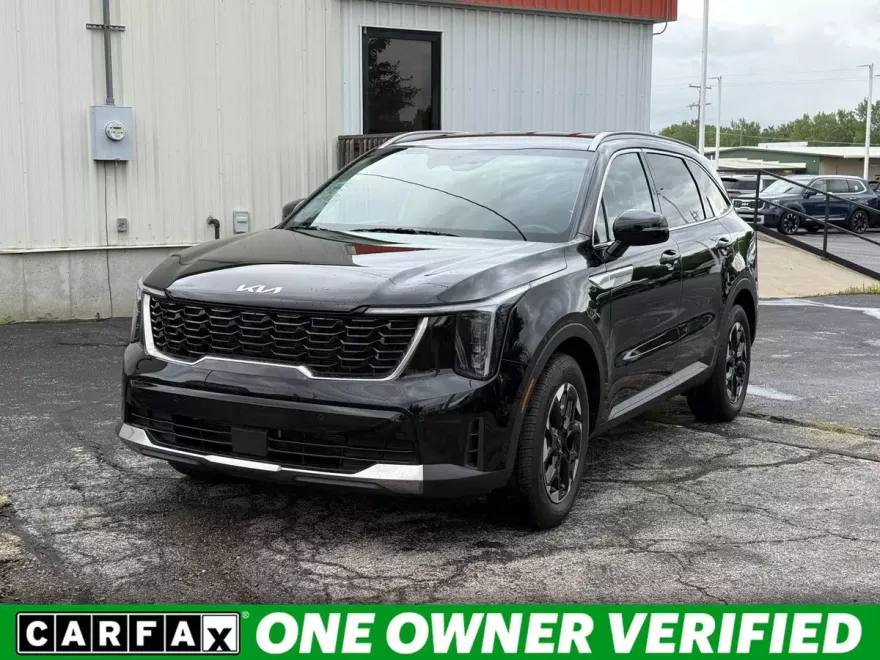 2024 Kia Sorento S photo 1