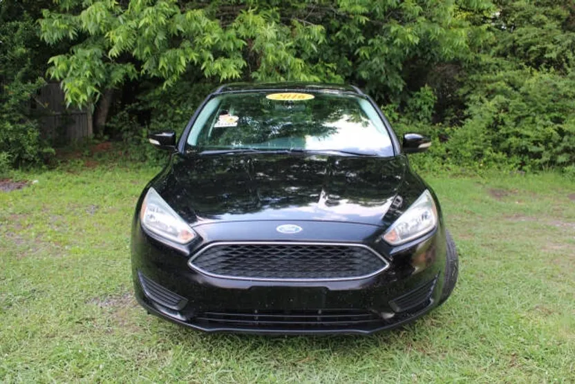 2016 Ford Focus SE photo 1