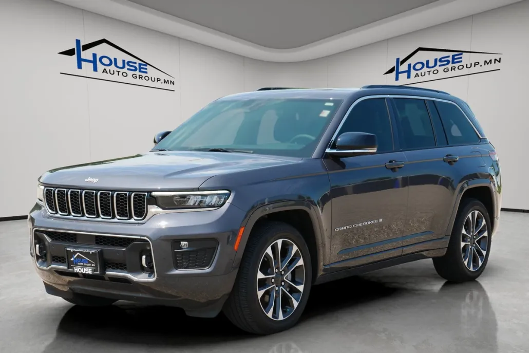 2024 Jeep Grand Cherokee Overland photo 1