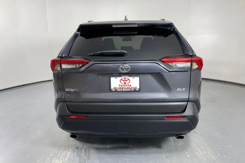 2023 Toyota RAV4 XLE photo 1