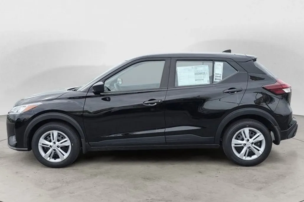 2025 Nissan Kicks Play S photo 1
