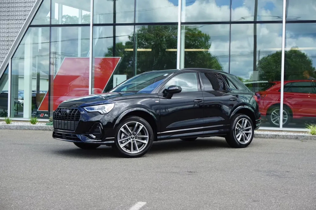 2025 Audi Q3 S line Premium photo 1