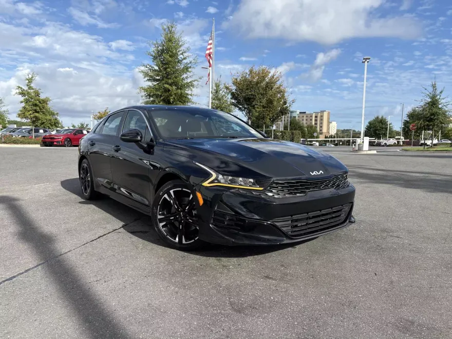 2022 Kia K5 GT-Line photo 1