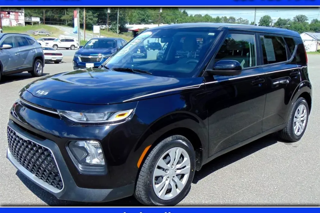 2022 Kia Soul LX photo 1
