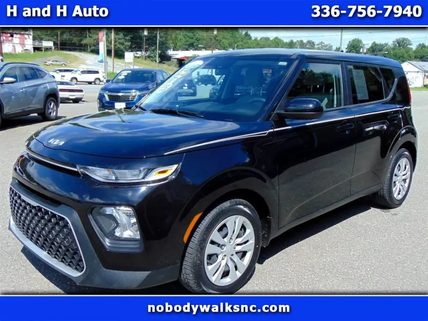 2022 Kia Soul LX photo 1