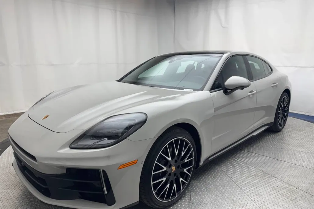 2025 Porsche Panamera 4 photo 1
