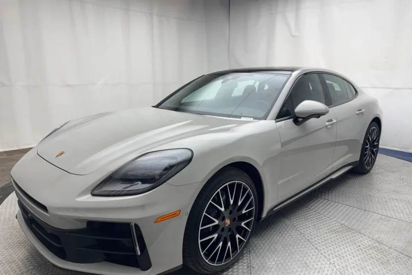 2025 Porsche Panamera 4 photo 1