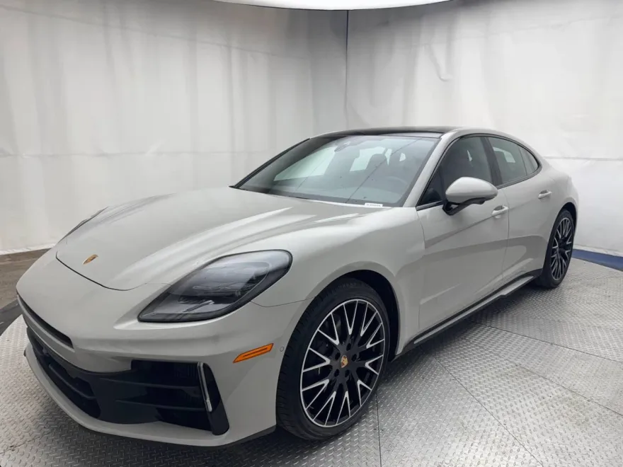2025 Porsche Panamera 4 photo 1