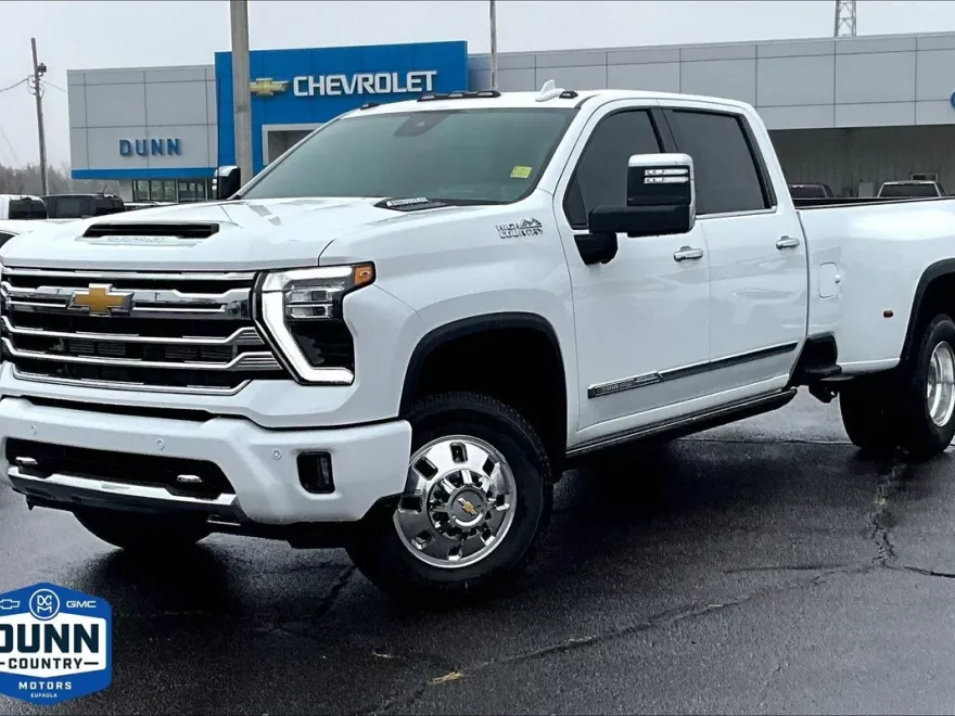 2025 Chevrolet Silverado 3500HD High Country photo 1