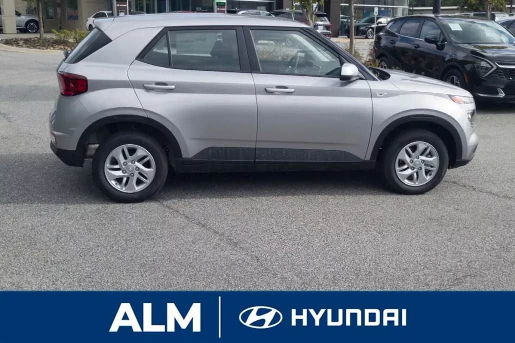 2025 Hyundai Venue SE photo 1