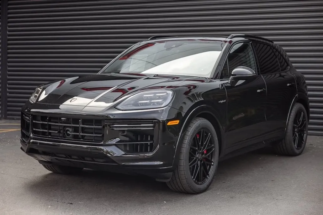 2025 Porsche Cayenne E-Hybrid Turbo photo 1