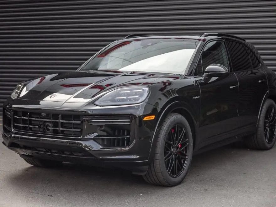 2025 Porsche Cayenne E-Hybrid Turbo photo 1