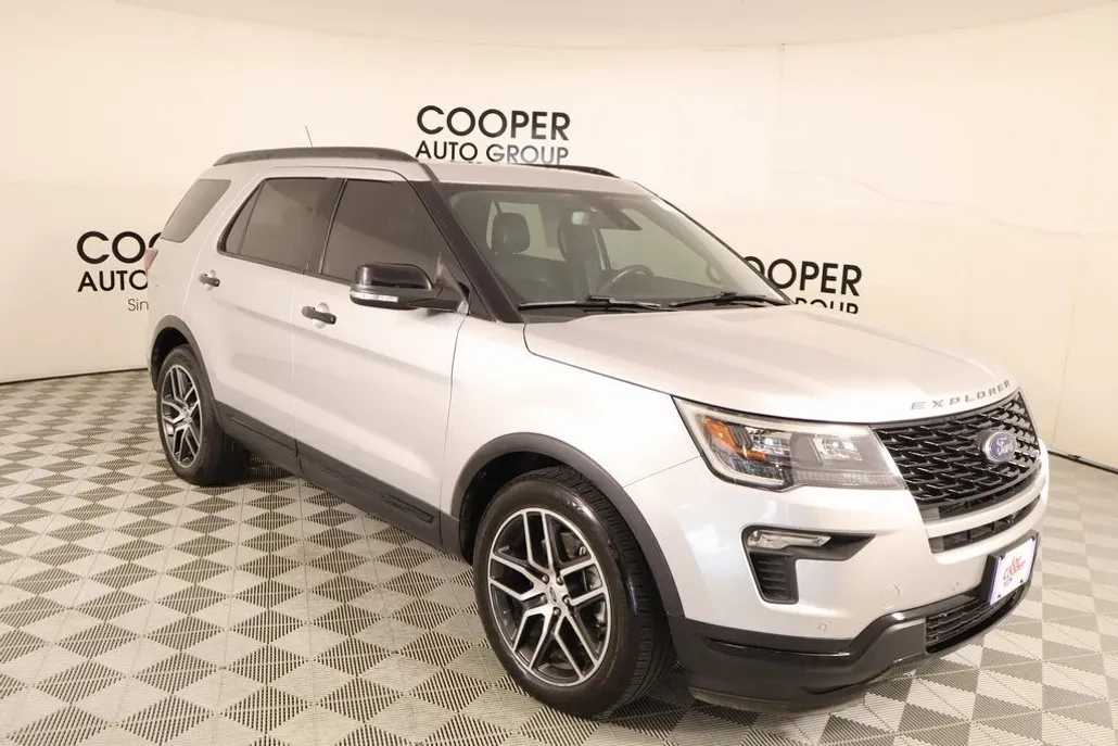 2018 Ford Explorer Sport photo 1