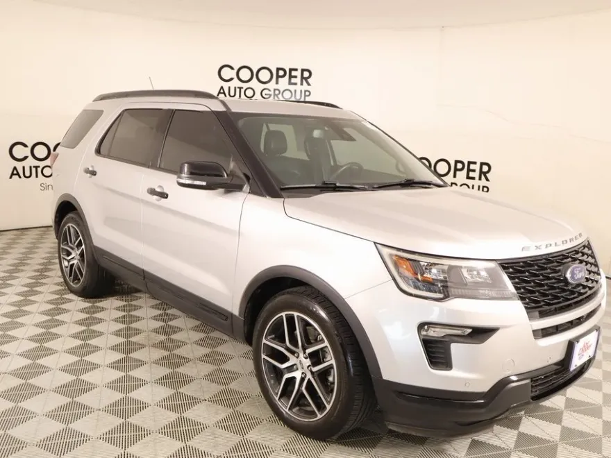 2018 Ford Explorer Sport photo 1
