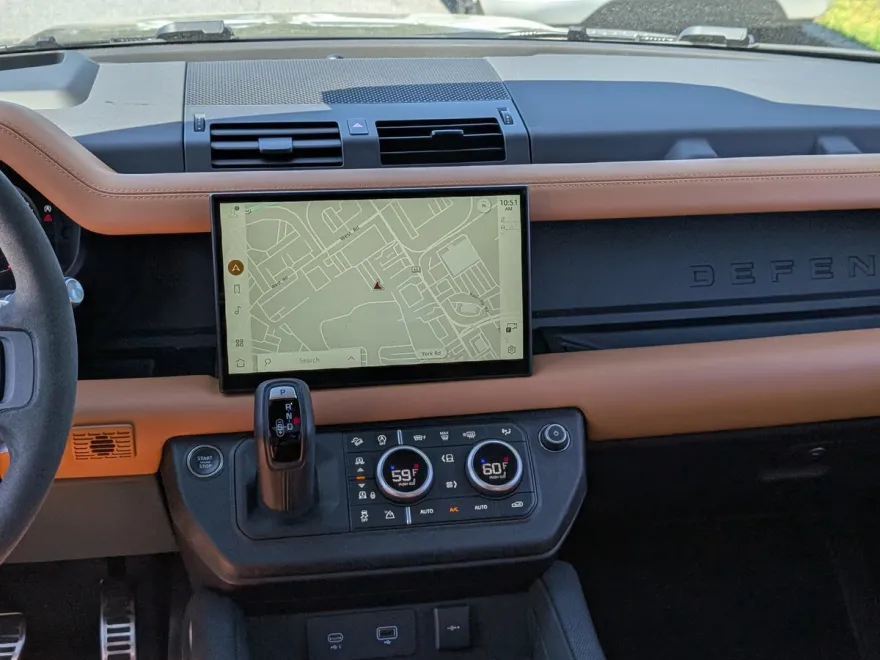 2024 Land Rover Defender V8 photo 1