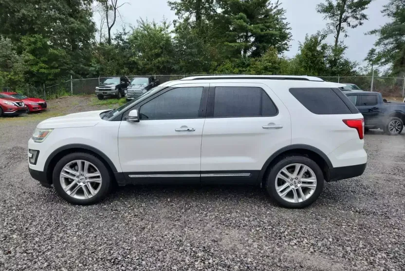 2017 Ford Explorer Limited photo 1