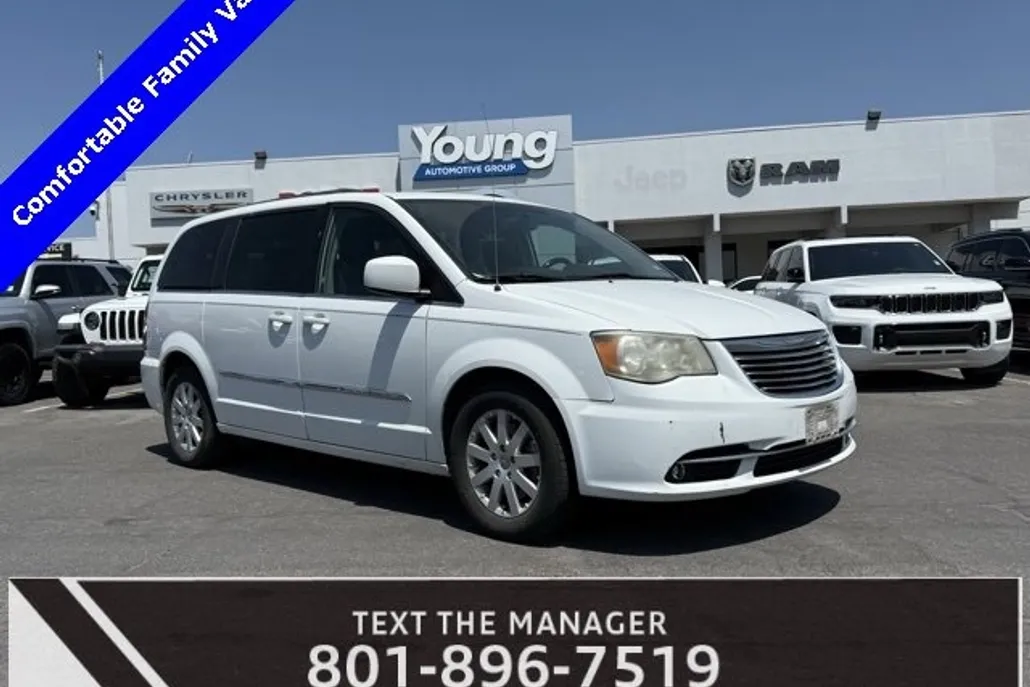 2016 Chrysler Town & Country Touring photo 1