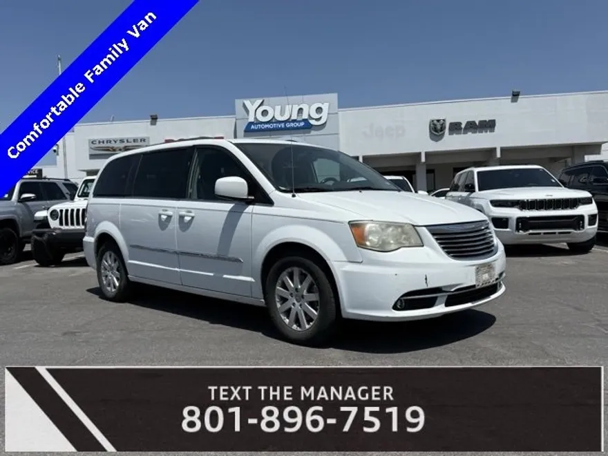 2016 Chrysler Town & Country Touring photo 1