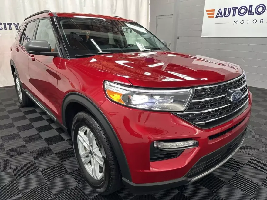 2024 Ford Explorer XLT photo 1