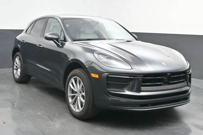 2025 Porsche Macan T photo 1
