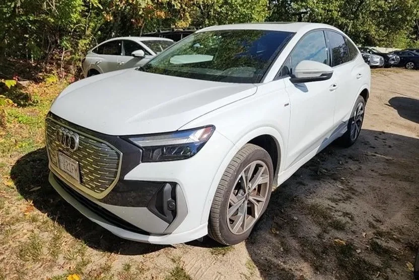 2024 Audi Q4 E-tron Premium Plus photo 1