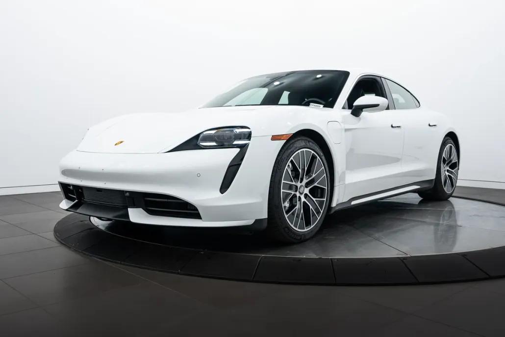 2023 Porsche Taycan Turbo photo 1