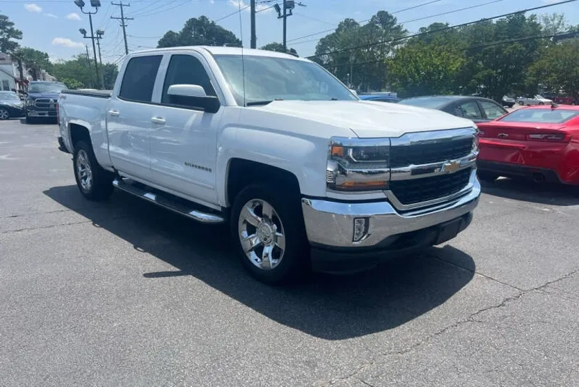 2018 Chevrolet Silverado 1500 LT photo 1