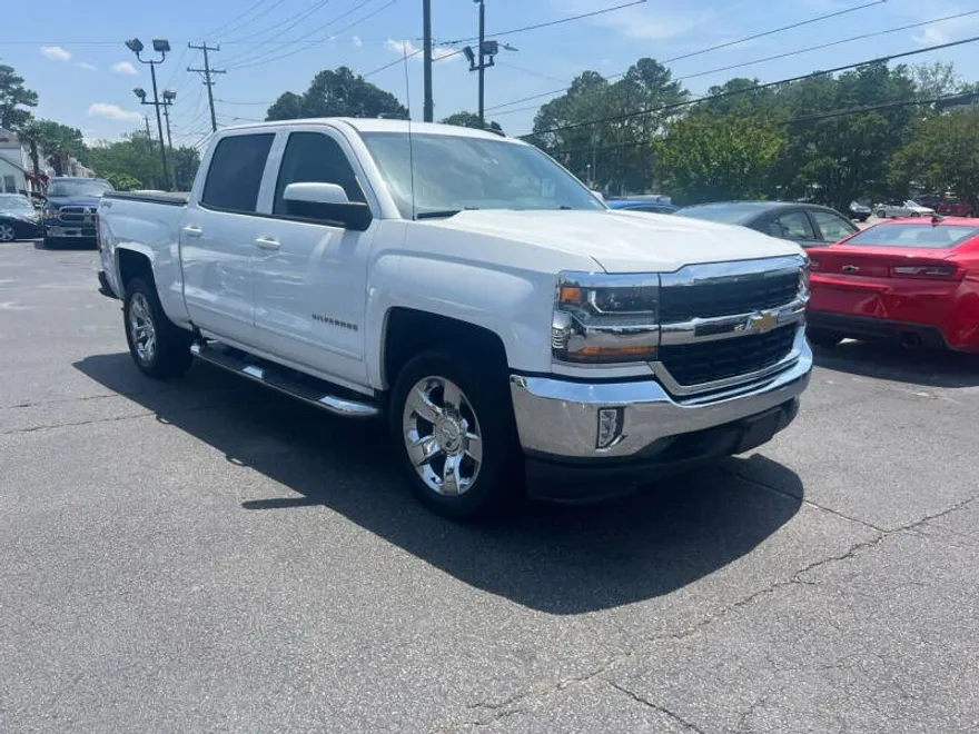 2018 Chevrolet Silverado 1500 LT photo 1