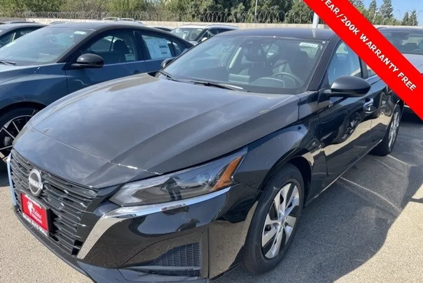 2025 Nissan Altima S photo 1
