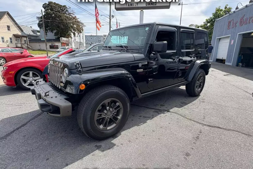 2016 Jeep Wrangler Unlimited Sahara Anniversary Edition photo 1