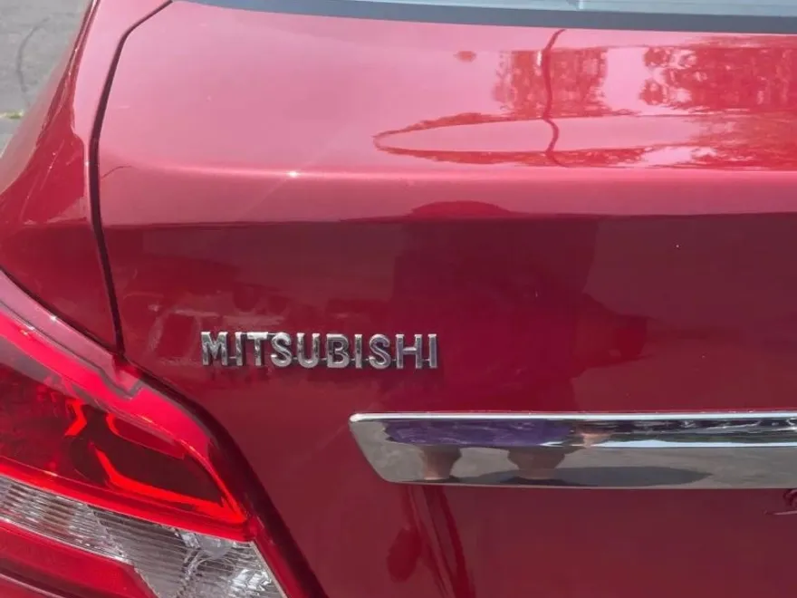 2018 Mitsubishi Mirage G4 ES photo 1