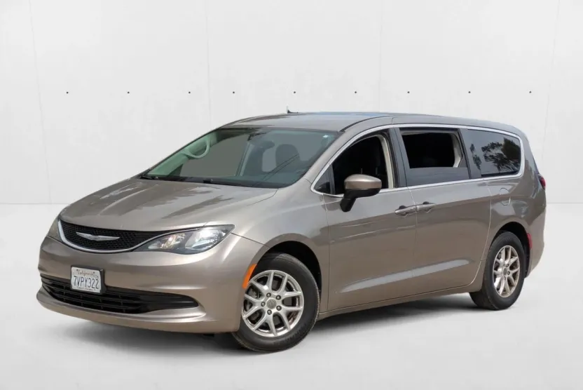 2017 Chrysler Pacifica LX photo 1