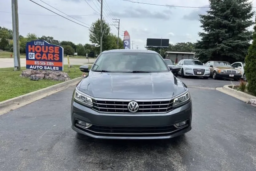 2016 Volkswagen Passat SE photo 1