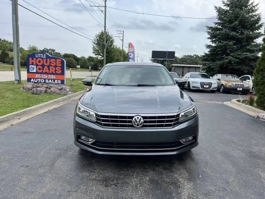 2016 Volkswagen Passat SE photo 1