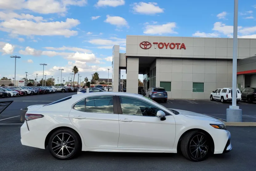 2024 Toyota Camry SE photo 1