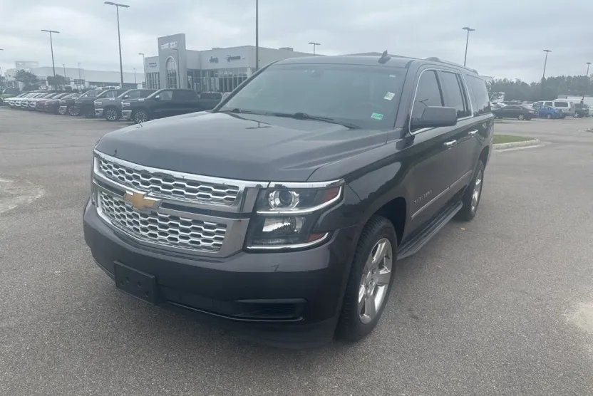 2016 Chevrolet Suburban LS photo 1