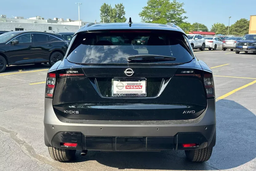 2025 Nissan Kicks SV photo 1