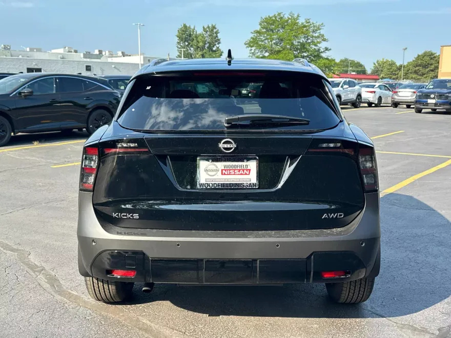 2025 Nissan Kicks SV photo 1