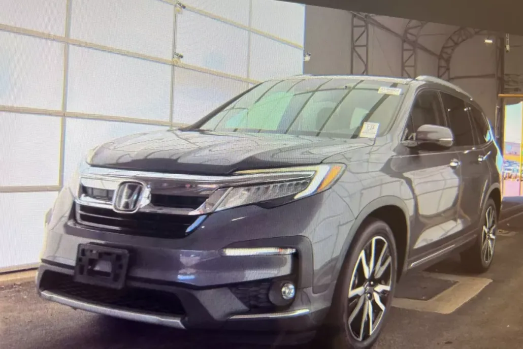 2020 Honda Pilot Touring photo 1