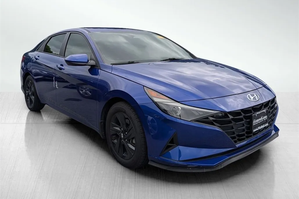 2023 Hyundai Elantra SEL photo 1