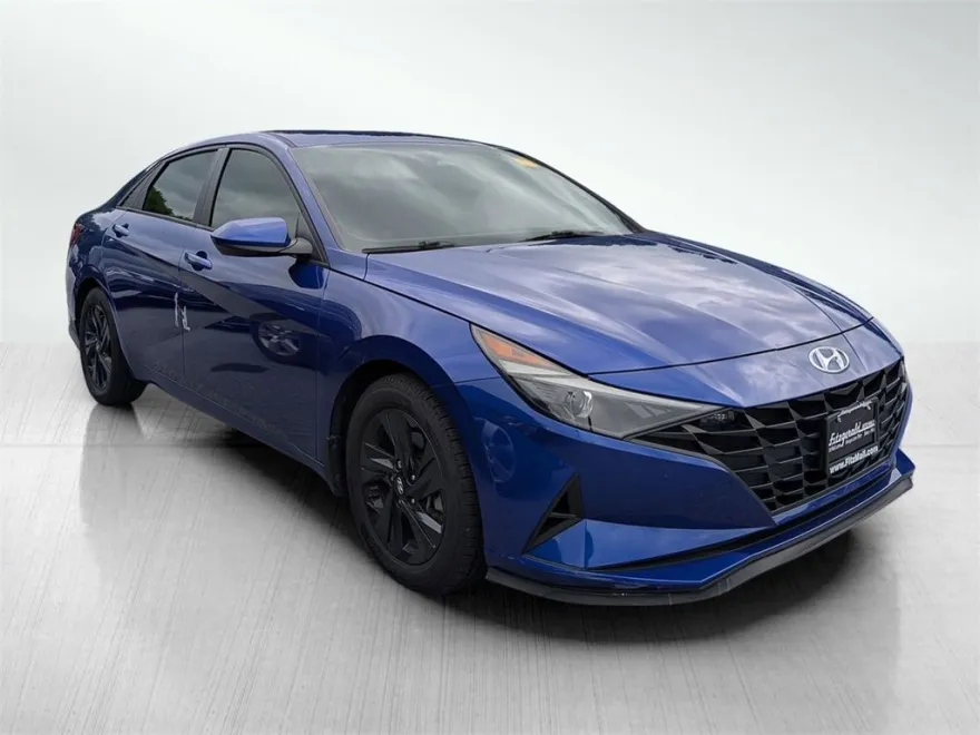 2023 Hyundai Elantra SEL photo 1