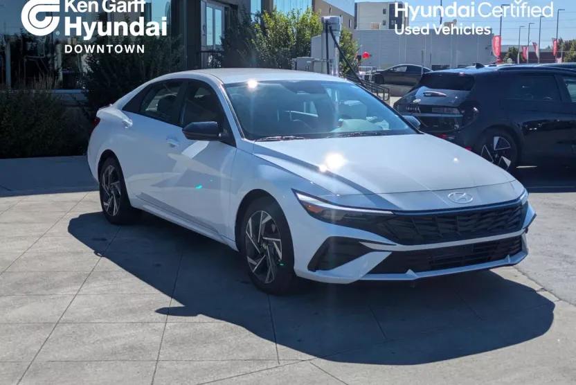 2025 Hyundai Elantra SEL Sport photo 1