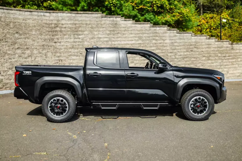 2025 Toyota Tacoma TRD Off-Road 4x4 Double Cab photo 1