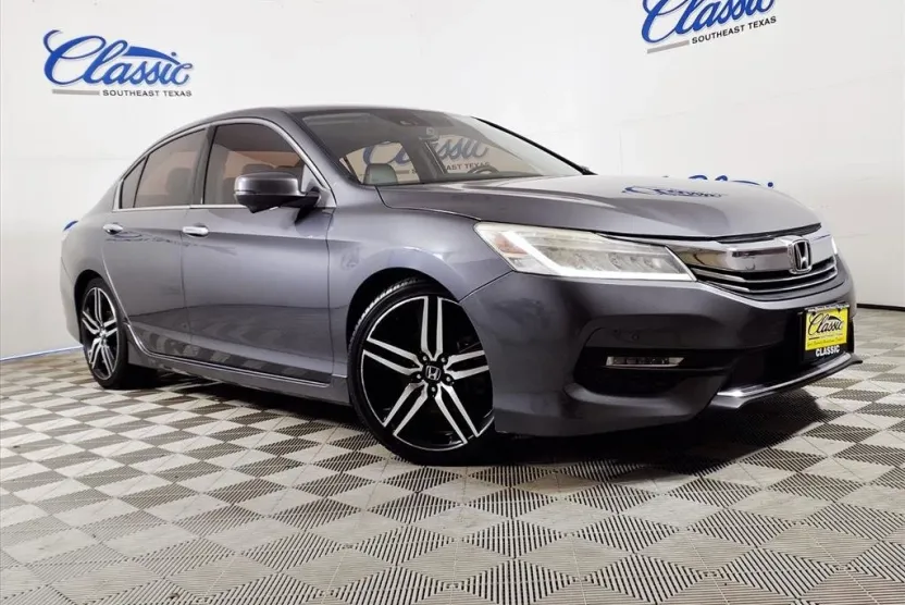 2017 Honda Accord Touring photo 1