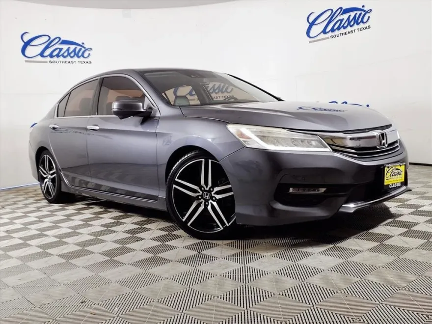 2017 Honda Accord Touring photo 1