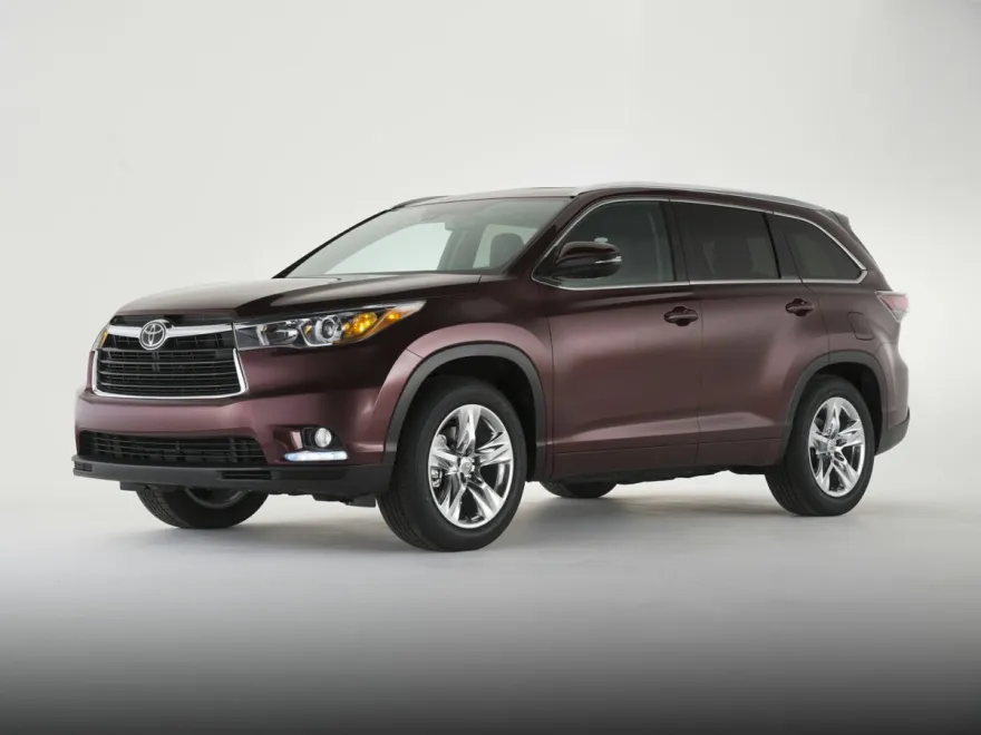 2016 Toyota Highlander LE Plus photo 1